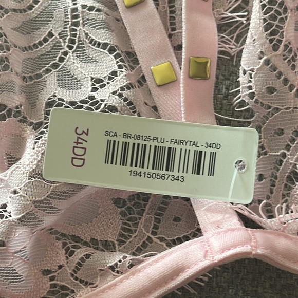 Adore Me Emmeline Unlined Plunge Bra - Picture 10 of 16